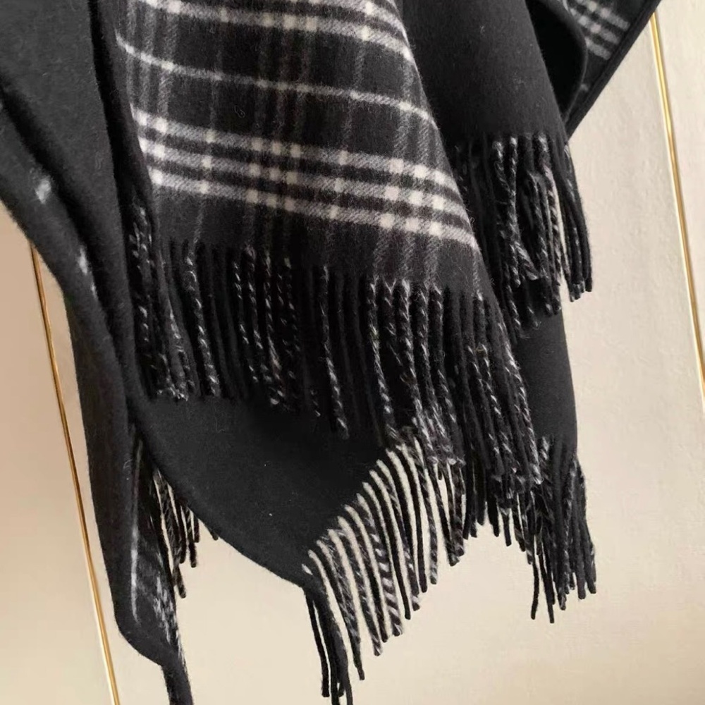 Burberry Black and Gray Plaid Cape - Picture 8 of 8